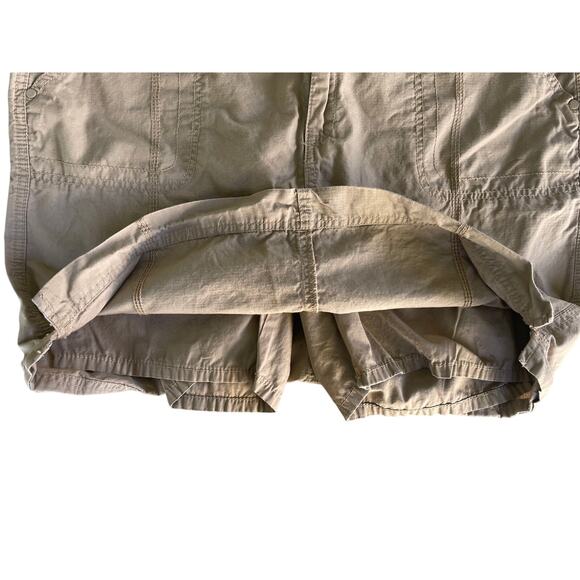 GLORIA VANDERBILT, SIZE 14, KHAKI SKORT - Picture 3 of 4